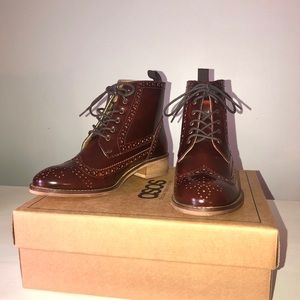 Brand new lace-up, maroon brogue boots